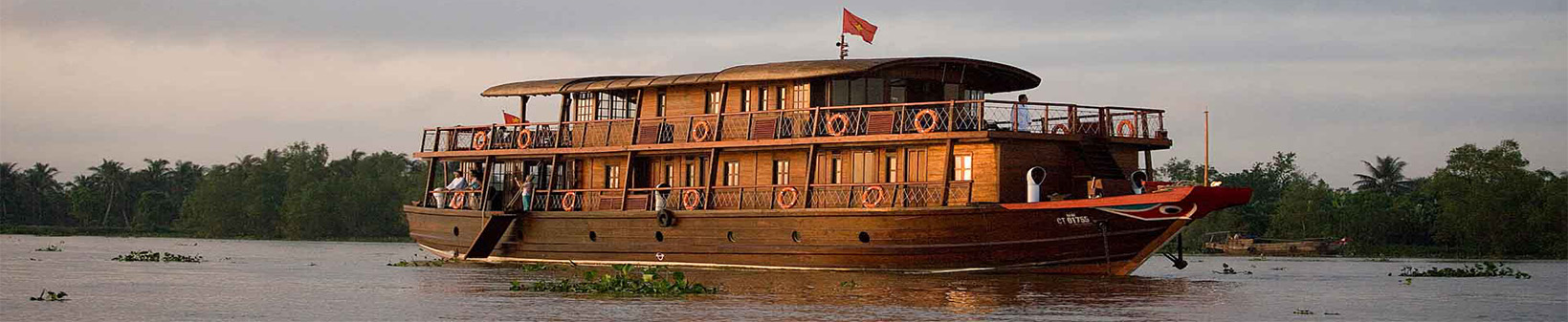 UPSTREAM MEKONG RIVER ON BASSAC CRUISE